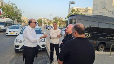 النائب أبو شحادة لسفير الفاتيكان: تدخّلوا فورًا لوقف اعتداءات المستوطنين على الأهل في يافا والقدس